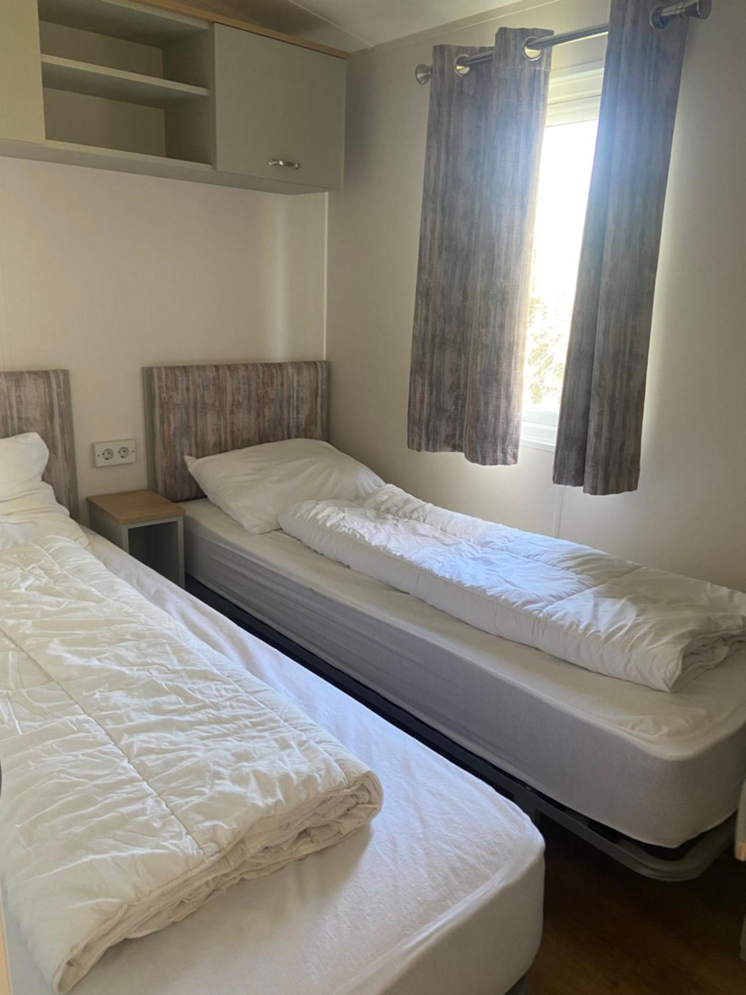 Camping De Duinhoeve Chalet Vogel Not For Companies Nieuw-Haamstede Kültér fotó