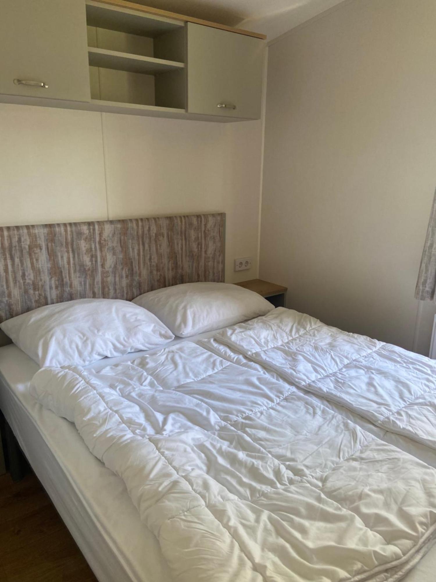 Camping De Duinhoeve Chalet Vogel Not For Companies Nieuw-Haamstede Kültér fotó