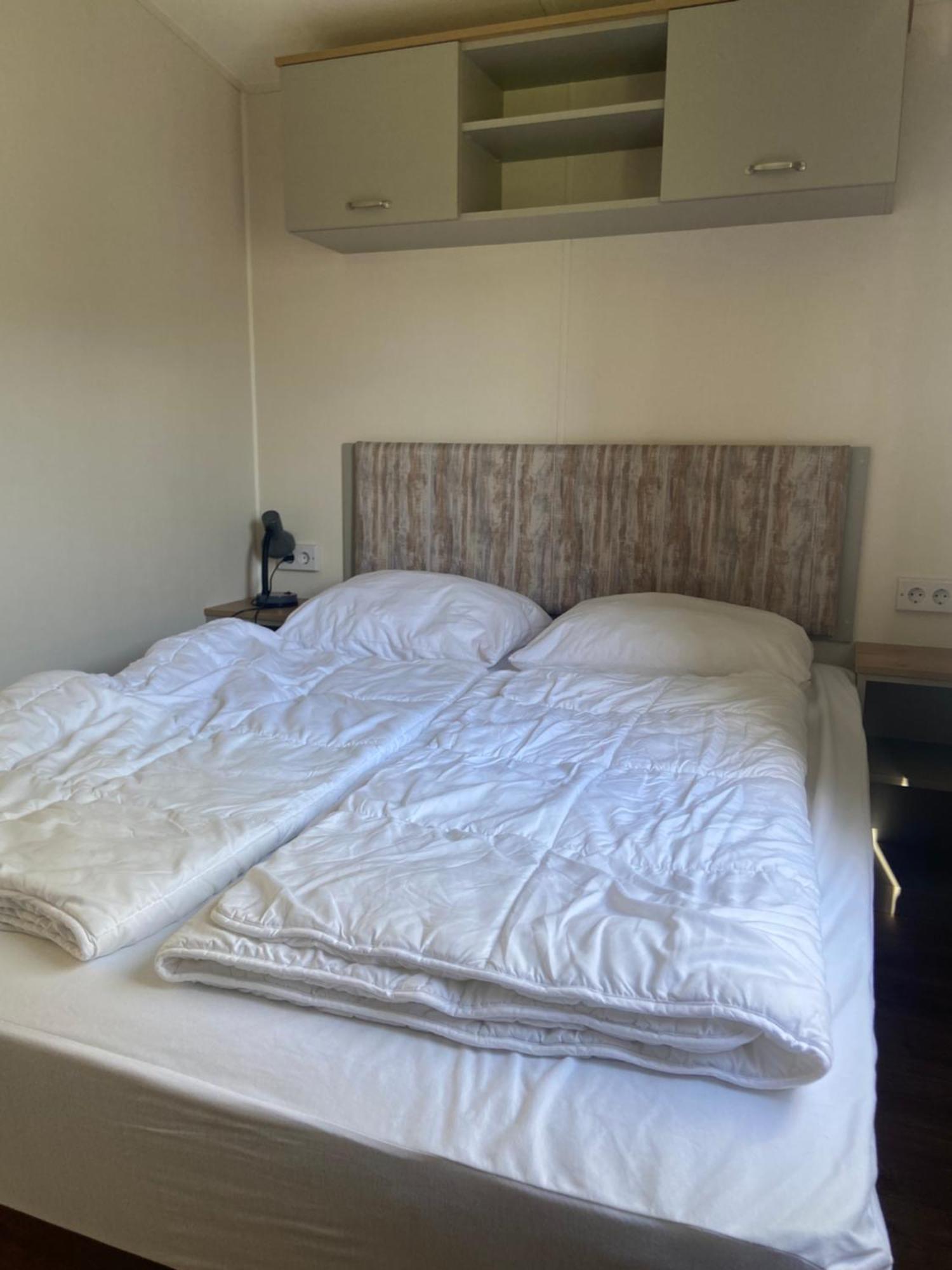 Camping De Duinhoeve Chalet Vogel Not For Companies Nieuw-Haamstede Kültér fotó