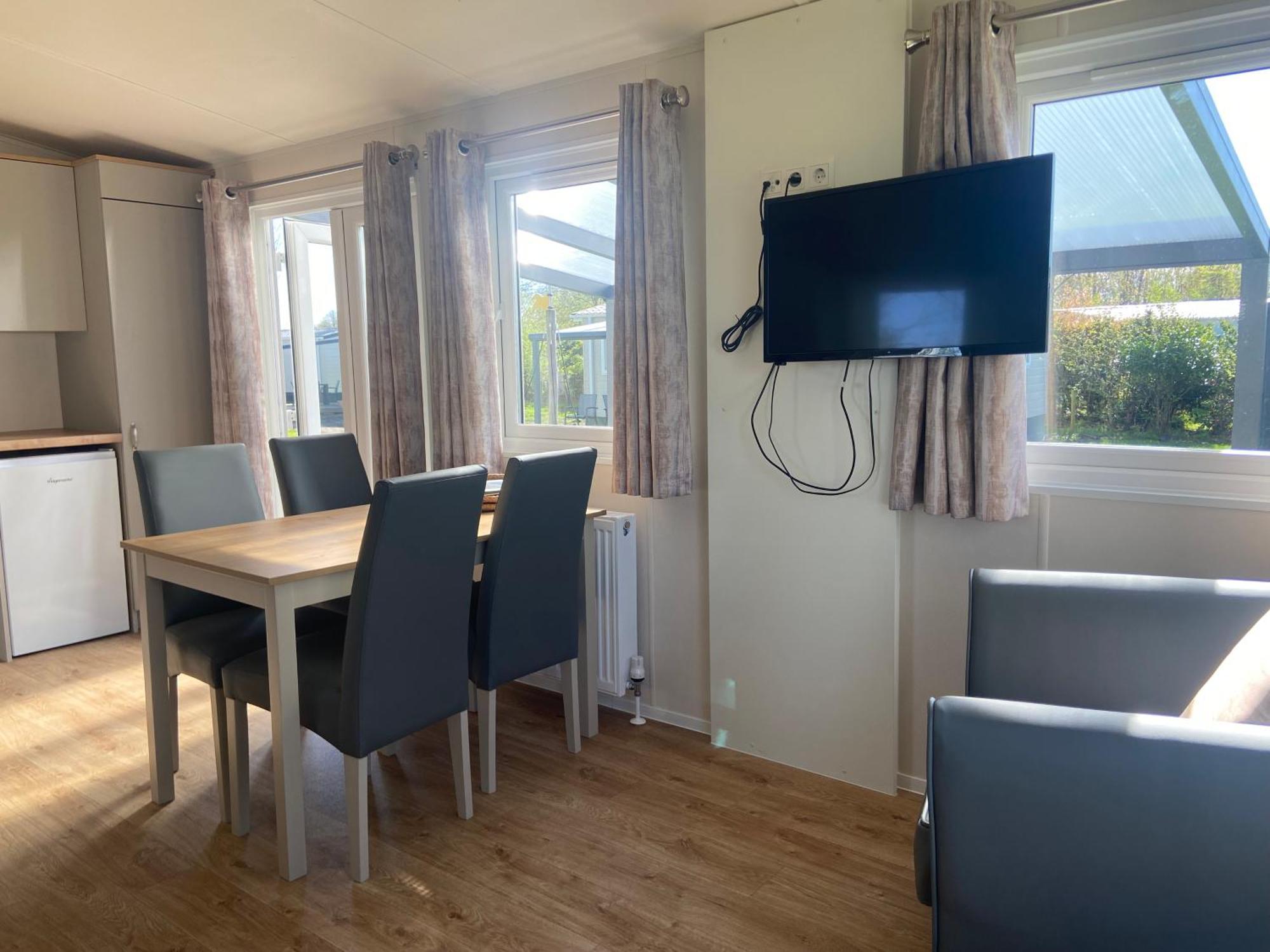 Camping De Duinhoeve Chalet Vogel Not For Companies Nieuw-Haamstede Kültér fotó