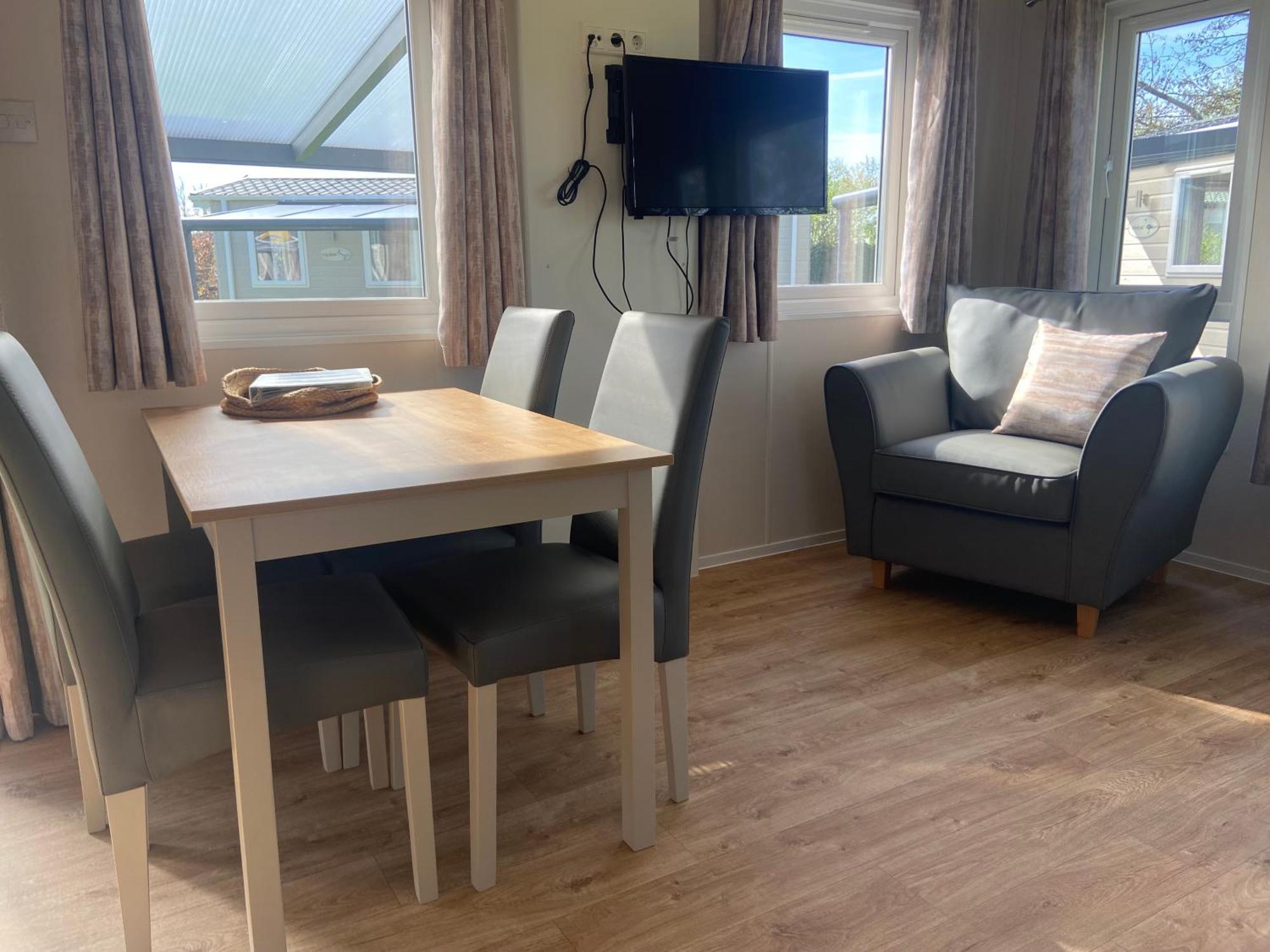 Camping De Duinhoeve Chalet Vogel Not For Companies Nieuw-Haamstede Kültér fotó