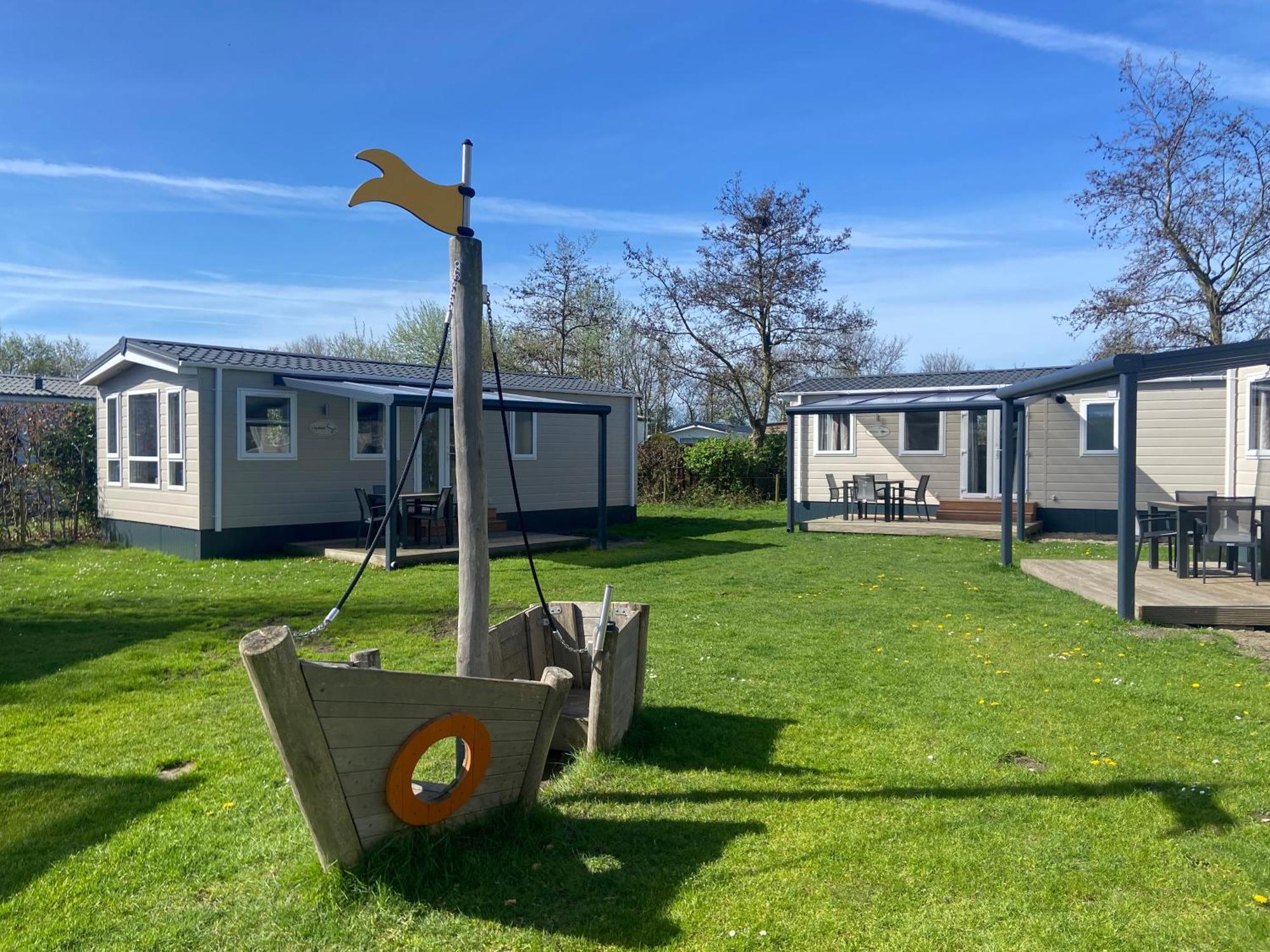 Camping De Duinhoeve Chalet Vogel Not For Companies Nieuw-Haamstede Kültér fotó